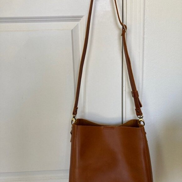 Portland Leather Goods Butterfly Bucket Crossbody Bag in Honey - Picture 2 of 6